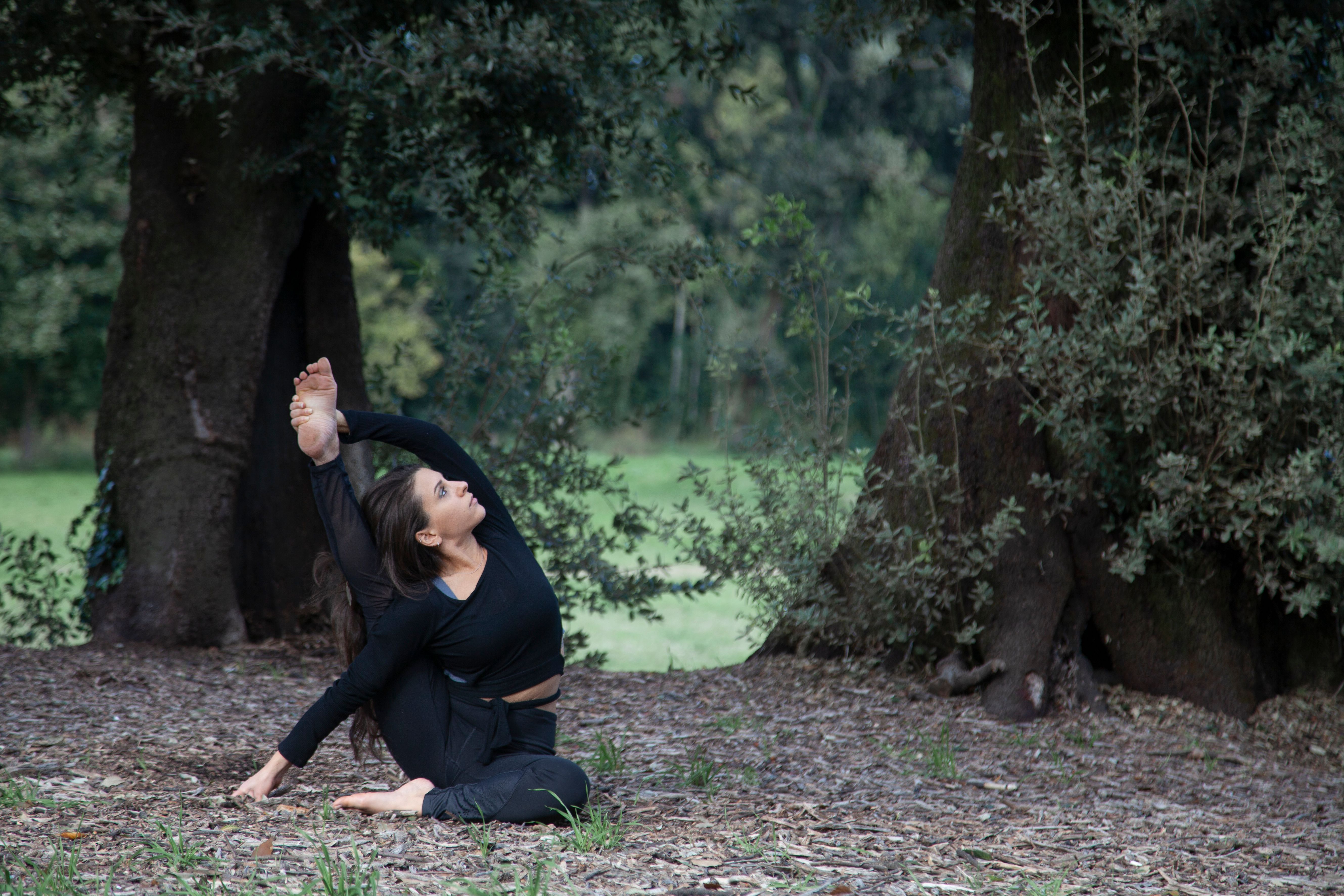 Yoga & Earthing: Benefits of Earthing, How Earthing Connects to Yoga